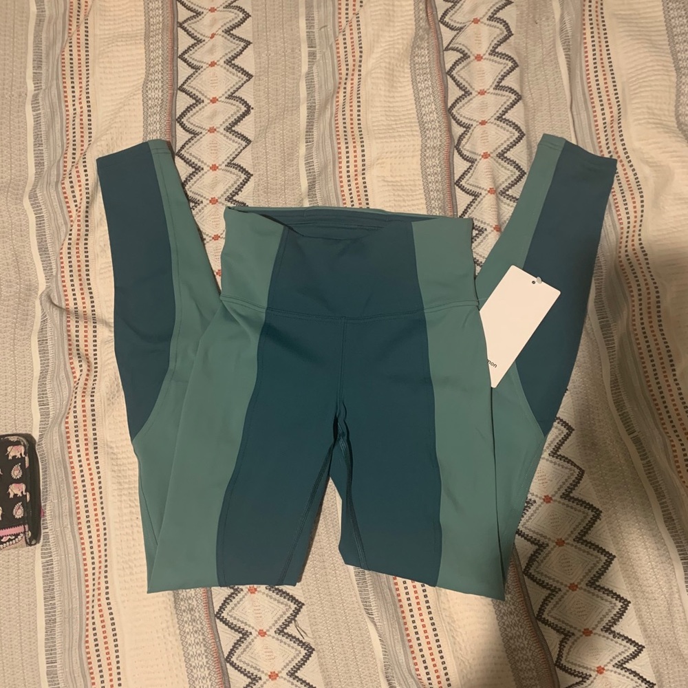 lululemon Wake and Train Tight 28 Size 4 Leggings